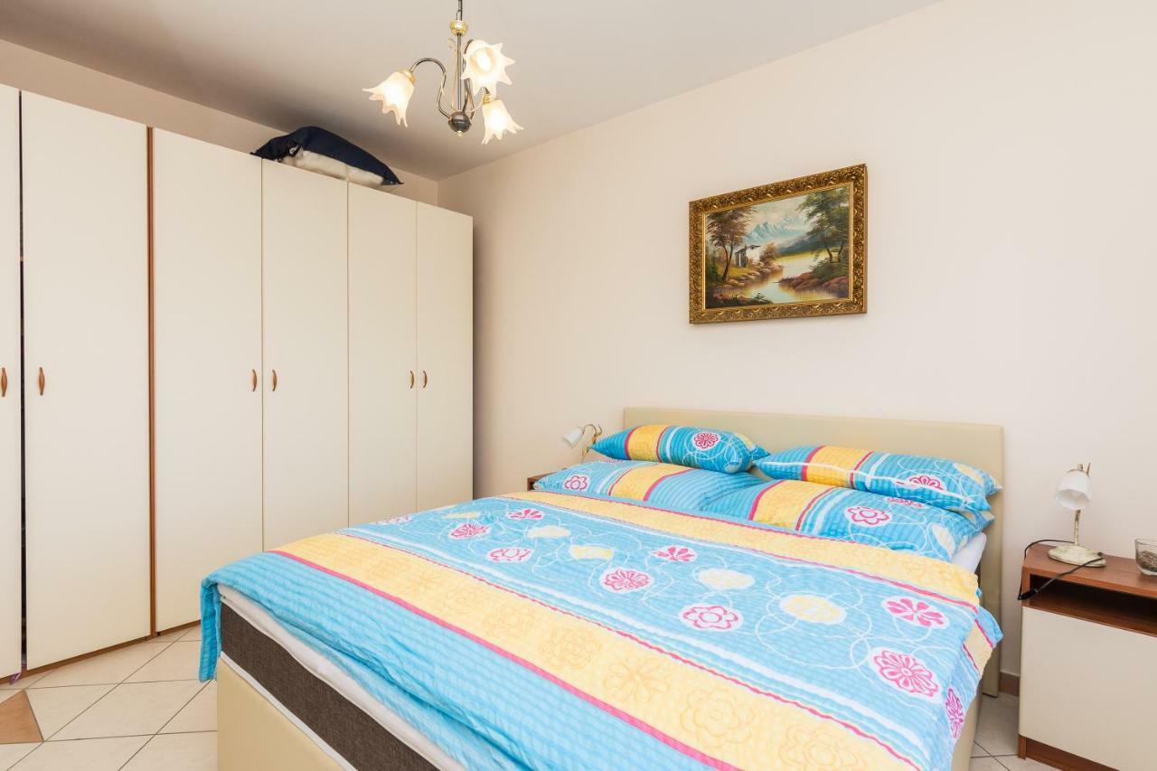 Villa Iz Вели-Иж Экстерьер фото