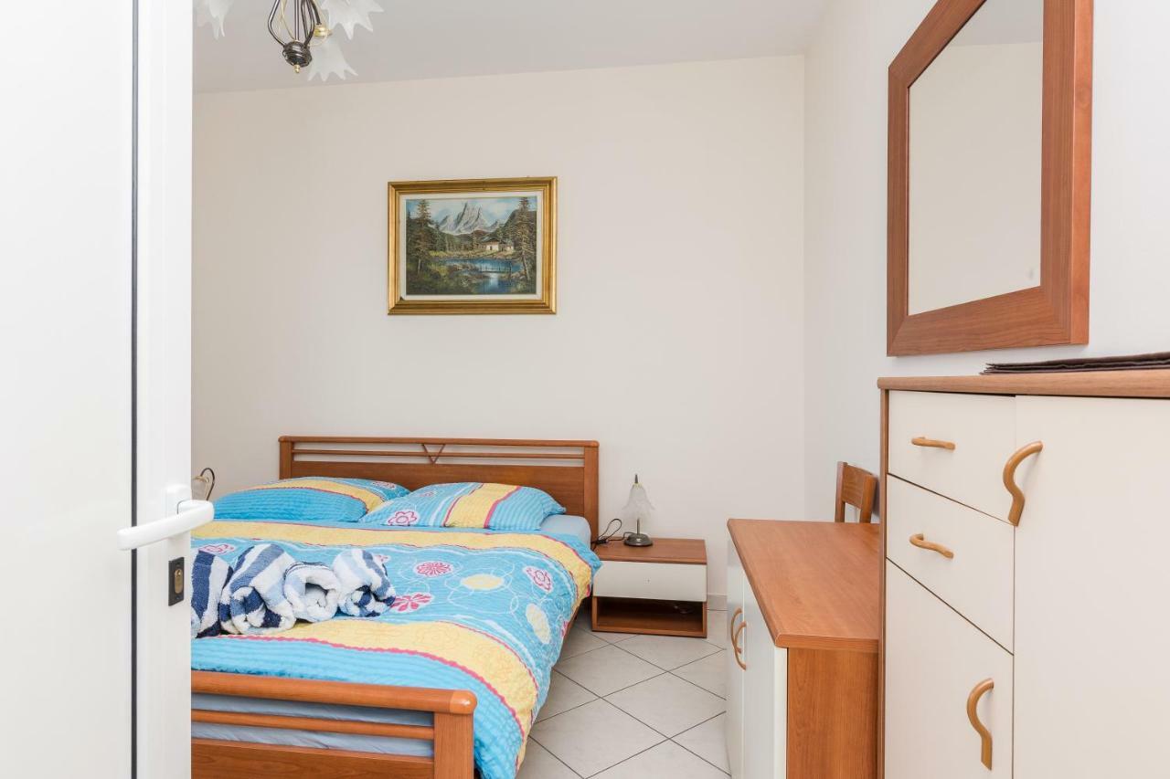 Villa Iz Вели-Иж Экстерьер фото