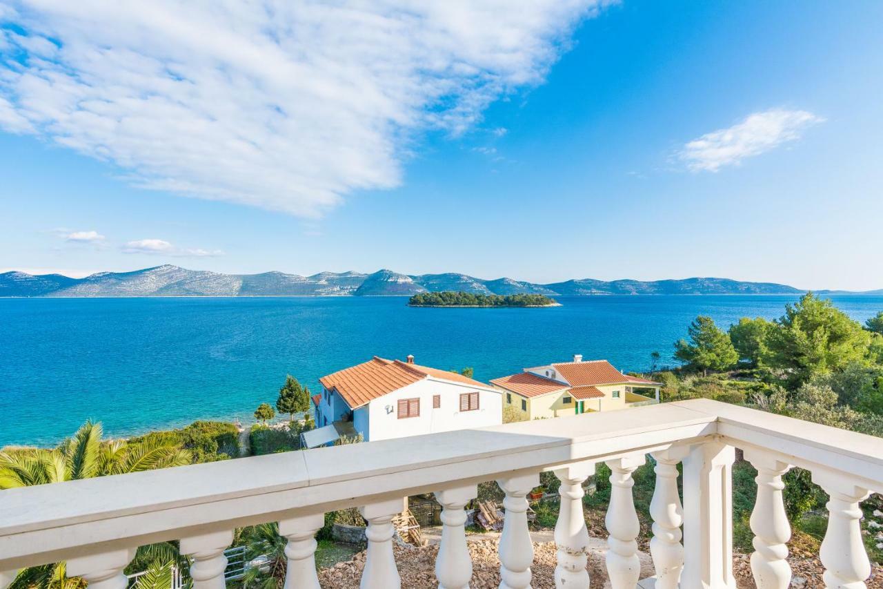 Villa Iz Вели-Иж Экстерьер фото