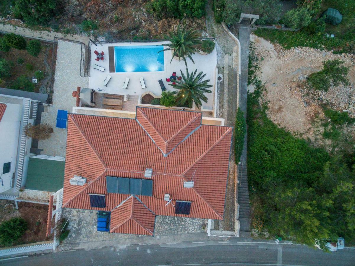 Villa Iz Вели-Иж Экстерьер фото