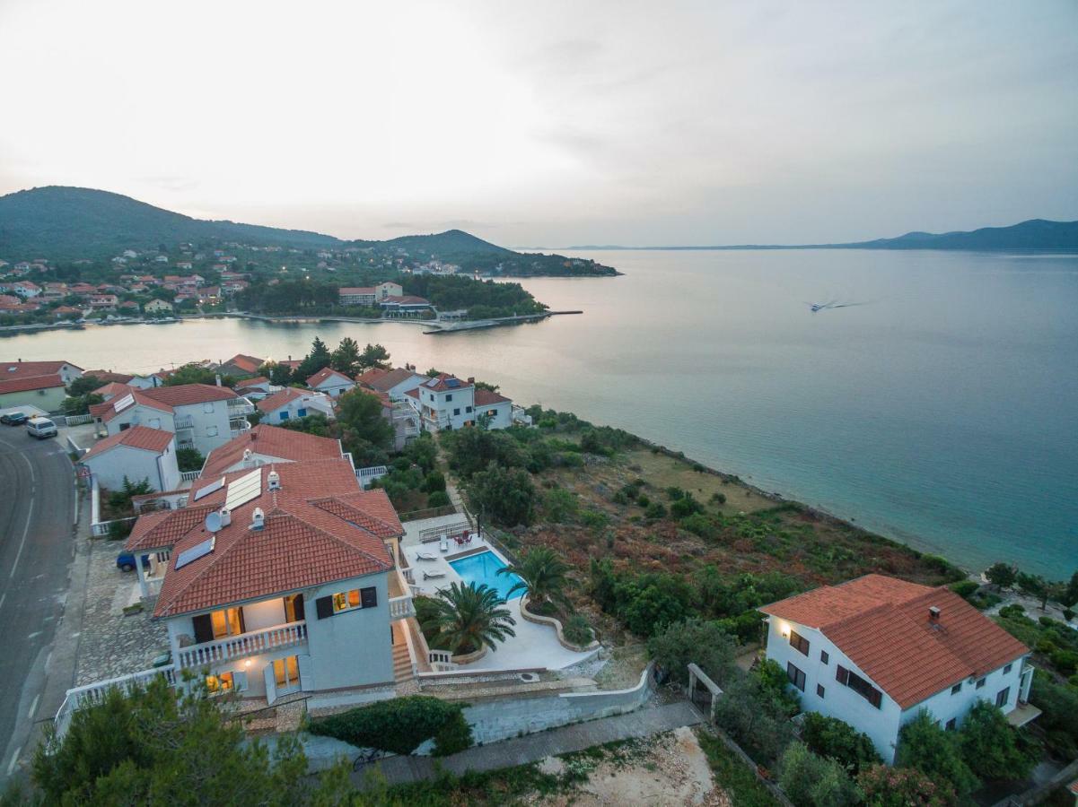 Villa Iz Вели-Иж Экстерьер фото