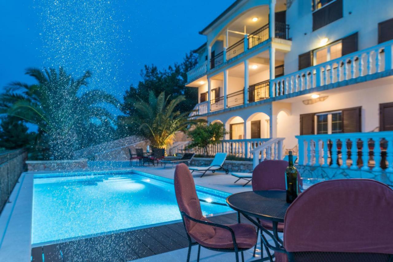 Villa Iz Вели-Иж Экстерьер фото