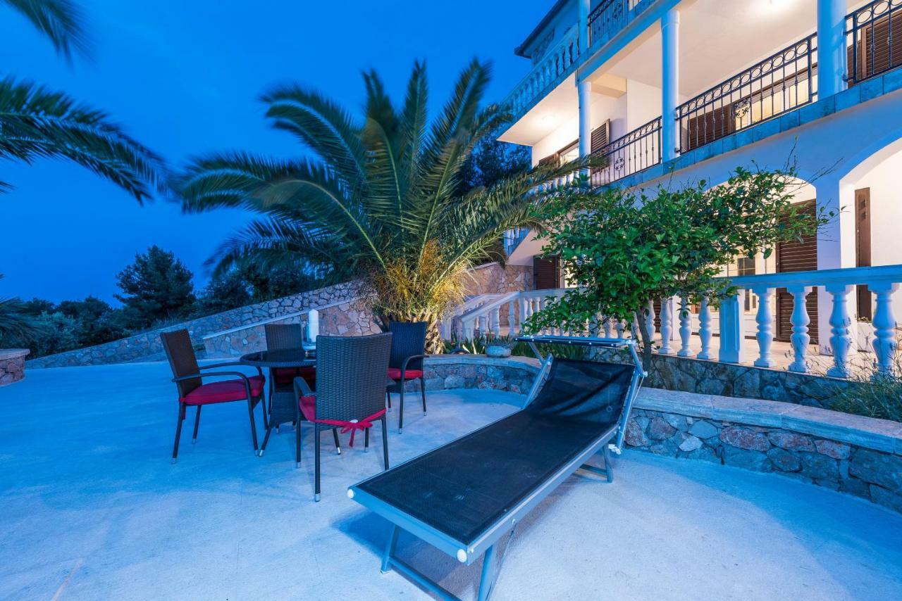 Villa Iz Вели-Иж Экстерьер фото