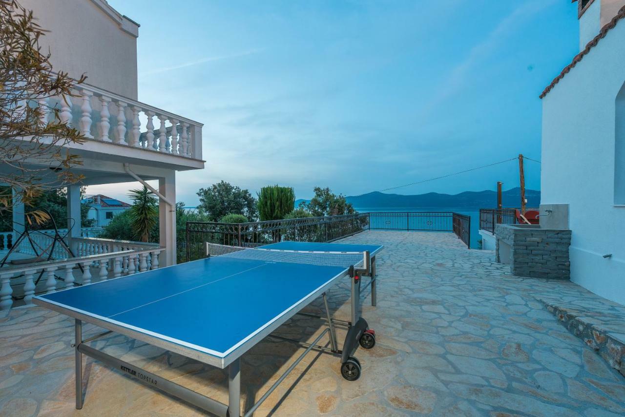 Villa Iz Вели-Иж Экстерьер фото
