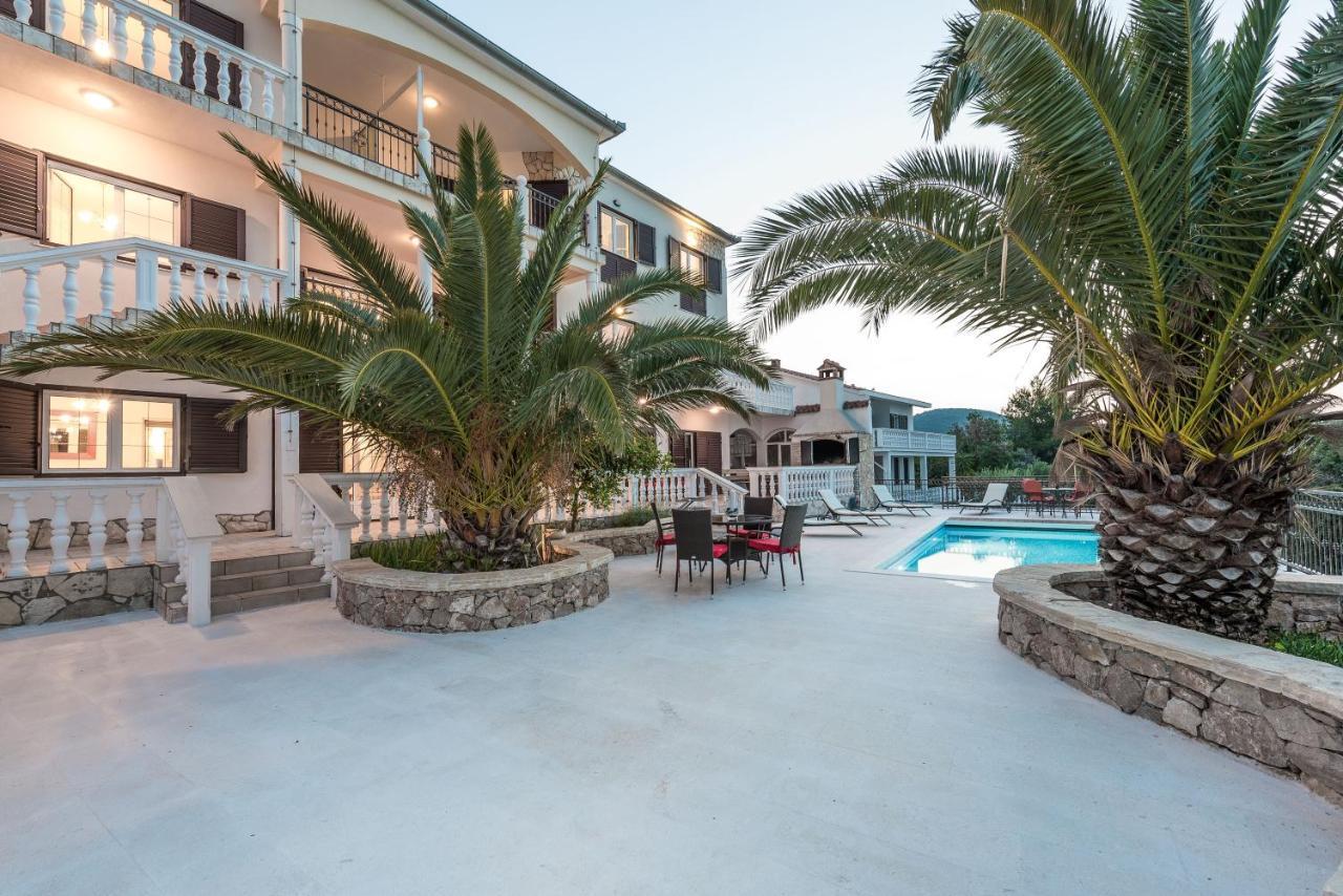 Villa Iz Вели-Иж Экстерьер фото