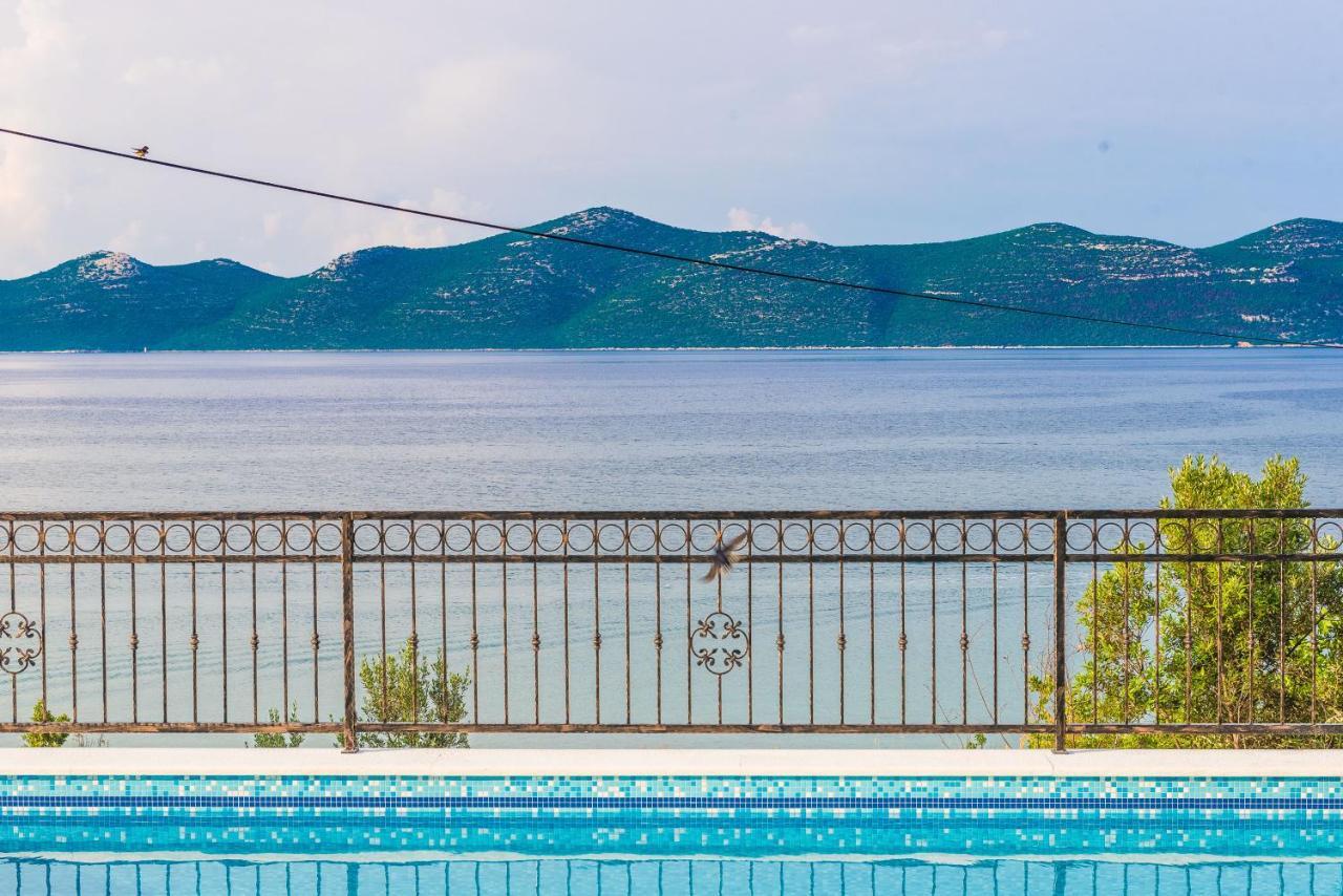Villa Iz Вели-Иж Экстерьер фото