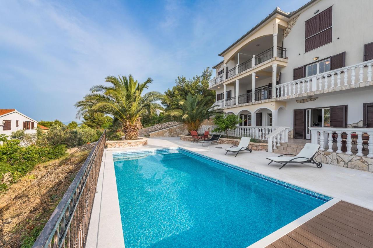 Villa Iz Вели-Иж Экстерьер фото