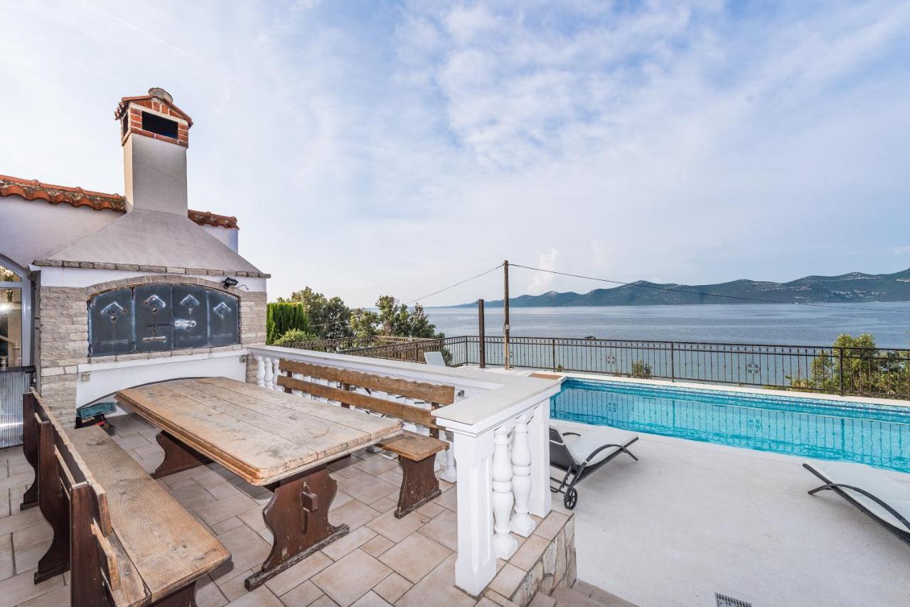 Villa Iz Вели-Иж Экстерьер фото